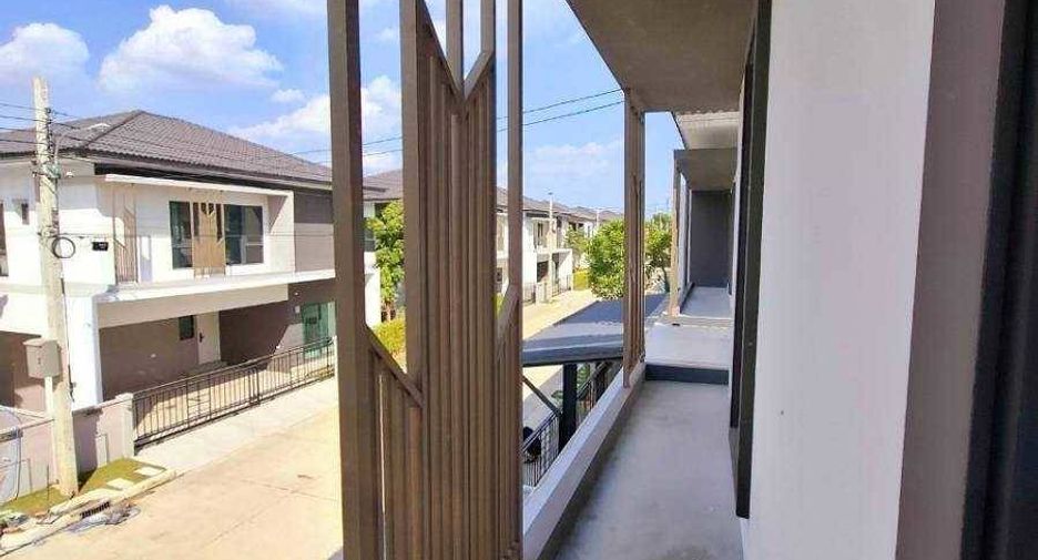 Casa en alquiler y en venta de 4 habitaciones en Khan Na Yao, Bangkok
