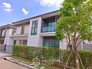 Casa en alquiler y en venta de 4 habitaciones en Khan Na Yao, Bangkok