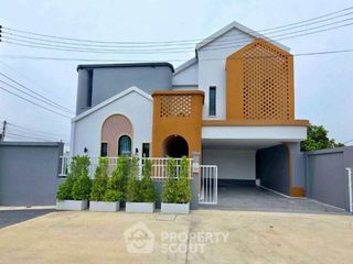 Casa en venta de 5 habitaciones en Bang Lamung, Chonburi
