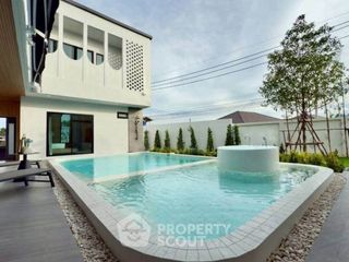 Casa en venta de 5 habitaciones en Bang Lamung, Chonburi