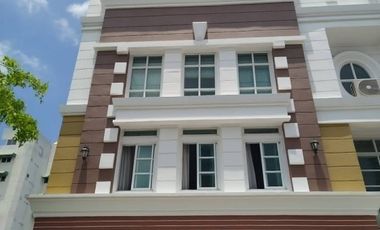 For sale 3 bedrooms townhouse in Bang Na, Bangkok