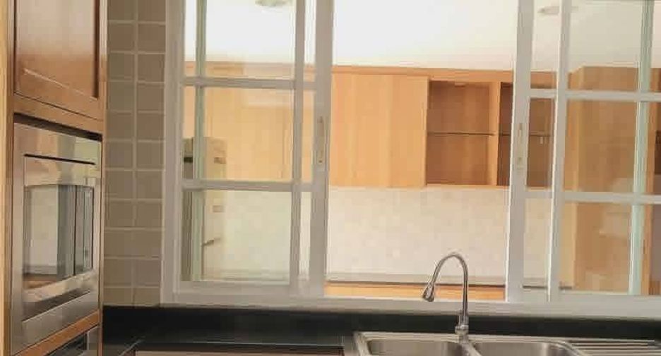 For sale 3 bedrooms townhouse in Bang Na, Bangkok