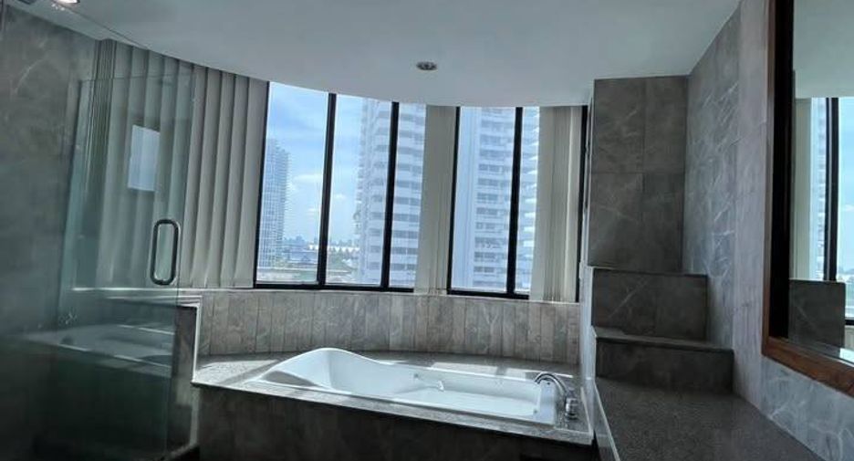 Condo en venta de 4 habitaciones en Yan Nawa, Bangkok