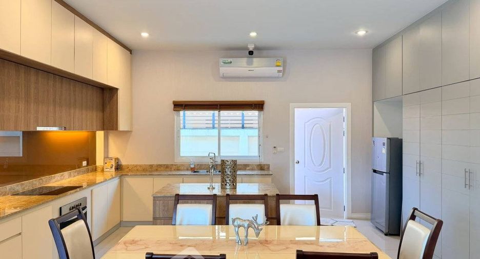 À louer et à vendre 3 chambres villa à Huay Yai, Pattaya