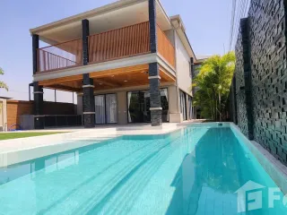For rent 4 bedrooms villa in Bang Lamung, Chonburi