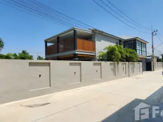 For rent 4 bedrooms villa in Bang Lamung, Chonburi