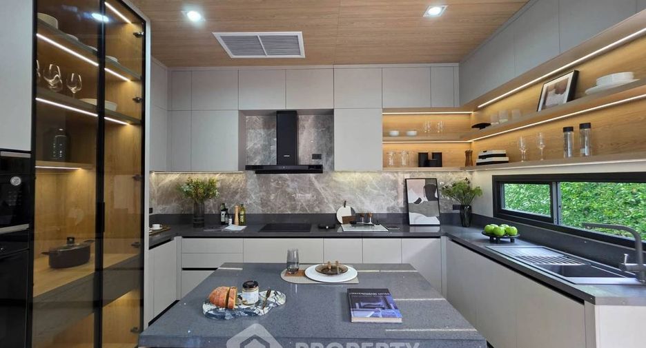For sale 4 bedrooms villa in Bang Lamung, Chonburi