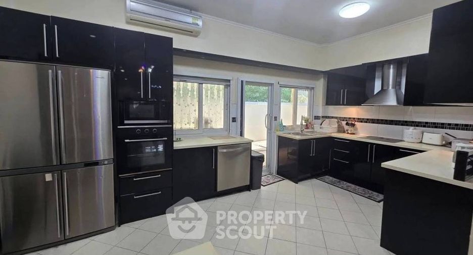 For sale 3 bedrooms villa in Bang Lamung, Chonburi