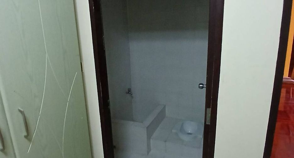 For sale 3 bedrooms condo in Watthana, Bangkok