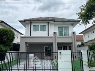 For sale 3 bedrooms house in Khlong Sam Wa, Bangkok