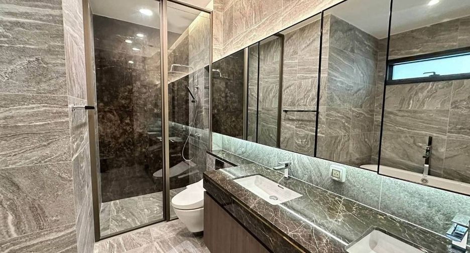For rent 3 bedrooms condo in Khlong Toei, Bangkok