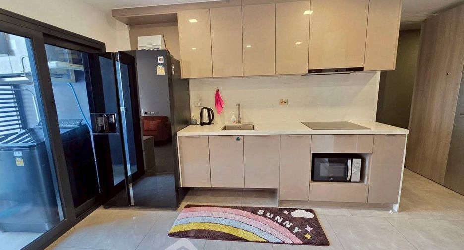 For rent 2 bedrooms condo in Huai Khwang, Bangkok