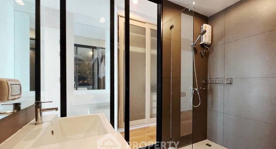 À louer 2 chambres condo à Watthana, Bangkok