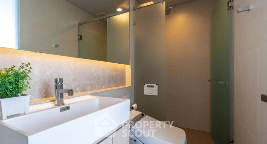 For rent 2 bedrooms condo in Khlong Toei, Bangkok
