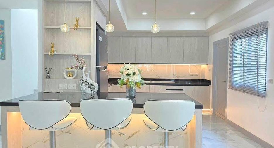 For sale 4 bedrooms condo 