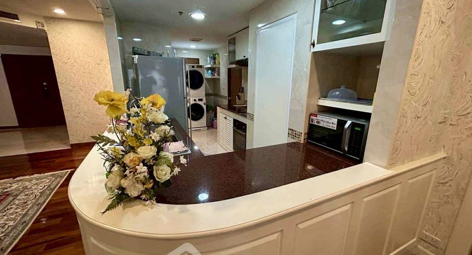 For sale 2 bedrooms condo in Khlong Toei, Bangkok