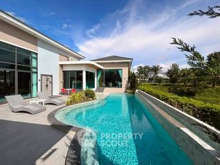 Villa zum Kauf mit 4 Zimmer in Bang Lamung, Chonburi