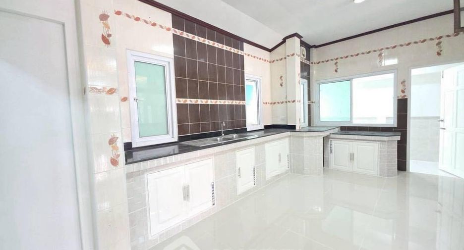 Villa zum Kauf mit 3 Zimmer in Bang Lamung, Chonburi