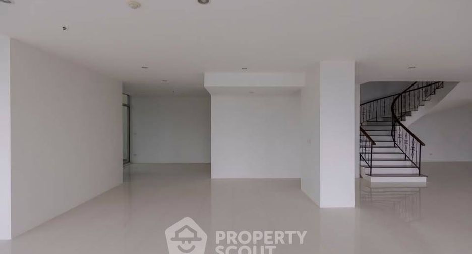 Condo en venta de 3 habitaciones en Watthana, Bangkok