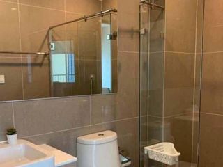 Condo en alquiler de 2 habitaciones en Huai Khwang, Bangkok