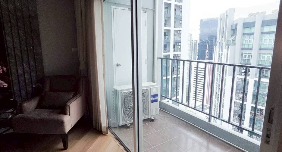 For rent 3 bedrooms condo in Huai Khwang, Bangkok