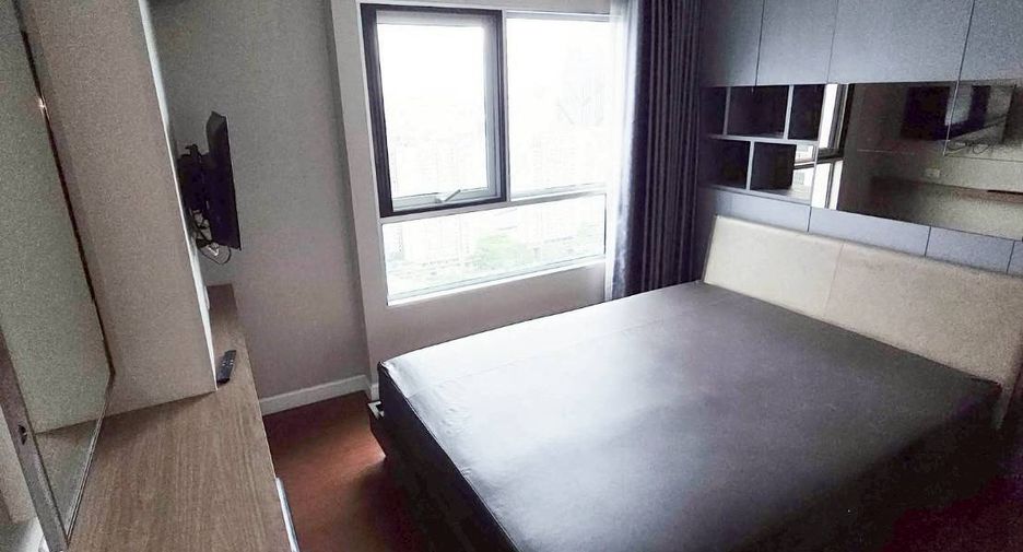 For rent 3 bedrooms condo in Huai Khwang, Bangkok