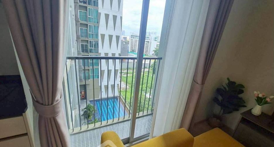 À louer 2 chambres condo à Huai Khwang, Bangkok