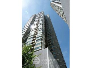 For sale 3 bedrooms condo in Khlong Toei, Bangkok