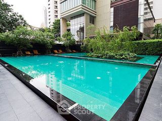 For sale 3 bedrooms condo in Khlong Toei, Bangkok