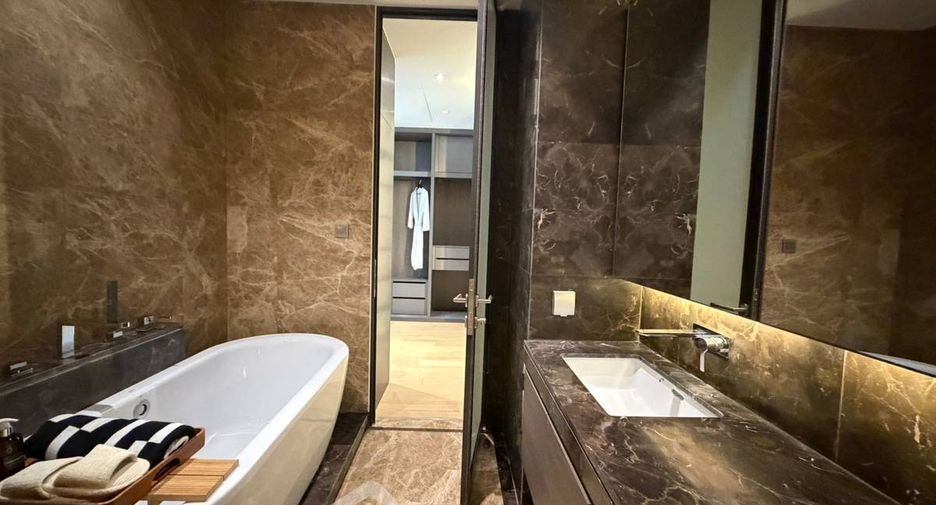 For rent 2 bedrooms condo in Pathum Wan, Bangkok