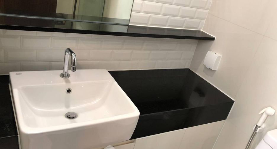 For rent 1 bed condo in Pathum Wan, Bangkok