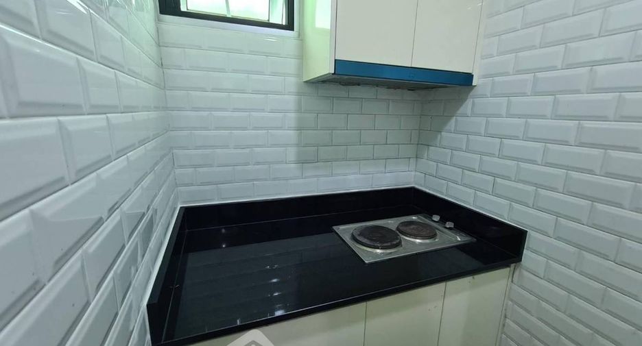 For rent 4 bedrooms condo in Huai Khwang, Bangkok