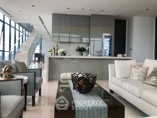 For sale 3 bedrooms condo in Khlong Toei, Bangkok