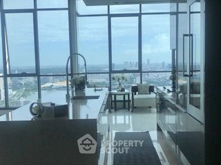 For sale 3 bedrooms condo in Khlong Toei, Bangkok