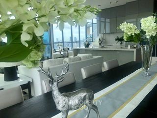 For sale 3 bedrooms condo in Khlong Toei, Bangkok