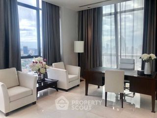 For sale 3 bedrooms condo in Khlong Toei, Bangkok