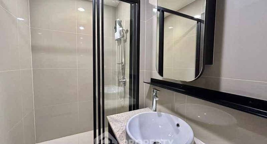 For rent 2 bedrooms condo in Huai Khwang, Bangkok