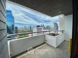 For sale 3 bedrooms condo in Watthana, Bangkok