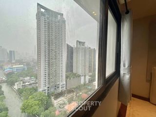 For sale 3 bedrooms condo in Watthana, Bangkok
