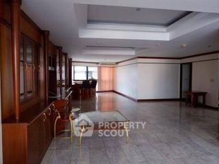For sale 3 bedrooms condo in Khlong Toei, Bangkok