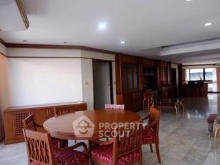 For sale 3 bedrooms condo in Khlong Toei, Bangkok