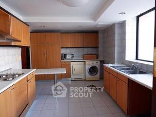 For sale 3 bedrooms condo in Khlong Toei, Bangkok