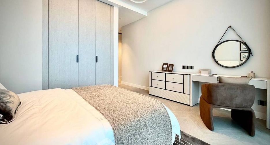 For rent 3 bedrooms condo in Pathum Wan, Bangkok
