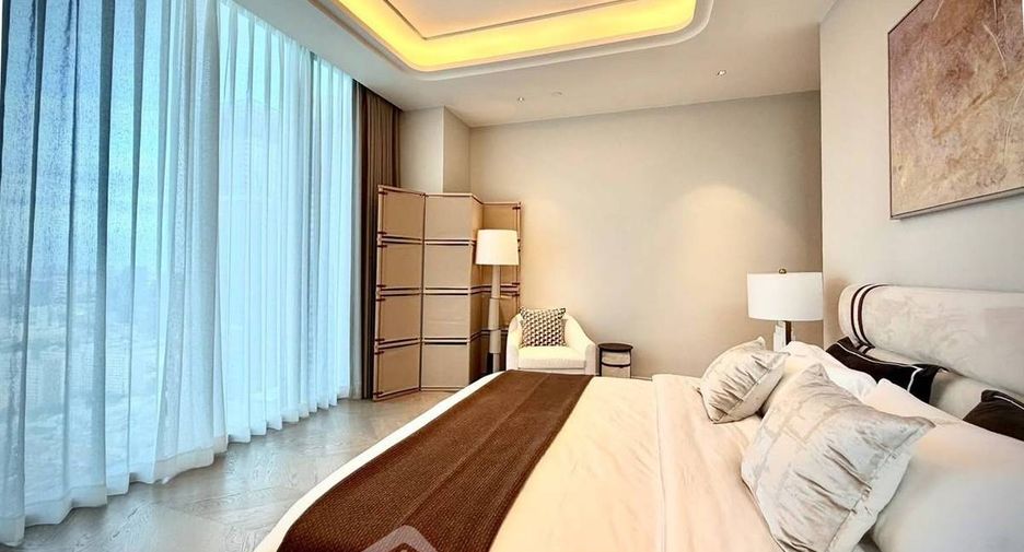 For rent 3 bedrooms condo in Pathum Wan, Bangkok