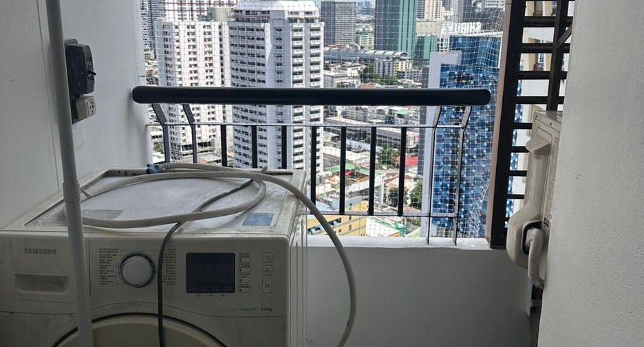 For rent 2 bedrooms condo in Pathum Wan, Bangkok