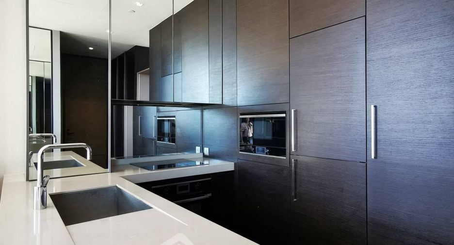 For rent 2 bedrooms condo in Pathum Wan, Bangkok