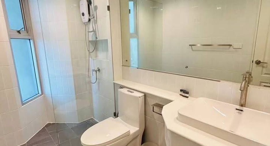 For rent 2 bedrooms condo in Sathon, Bangkok