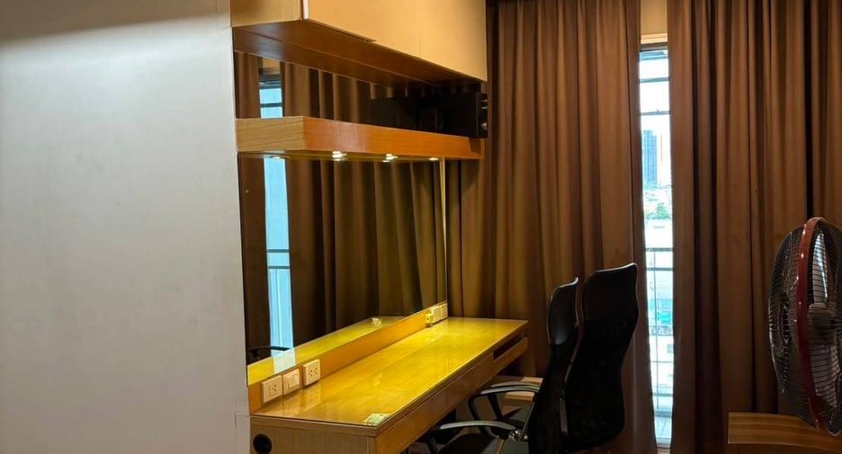 À louer 2 chambres condo à Khlong San, Bangkok