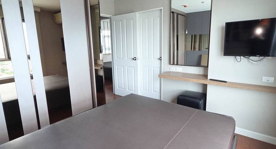 For rent 3 bedrooms condo in Huai Khwang, Bangkok