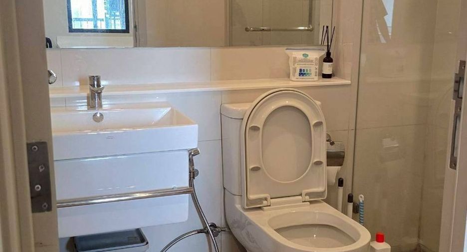 For rent 1 bed condo in Watthana, Bangkok